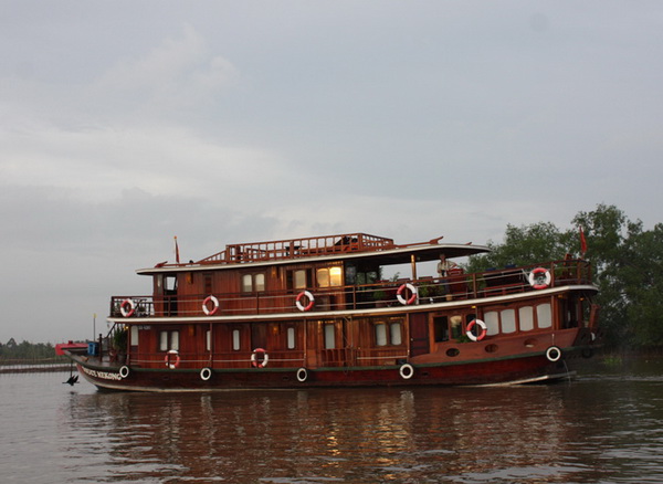 Douce Mekong Cruise Sai Gon  Angkor 7 days