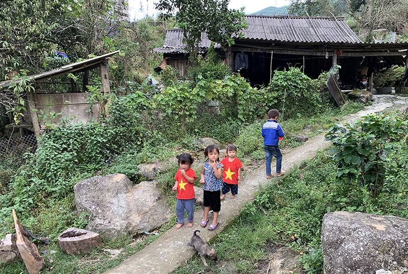 Children in Ta Van Village