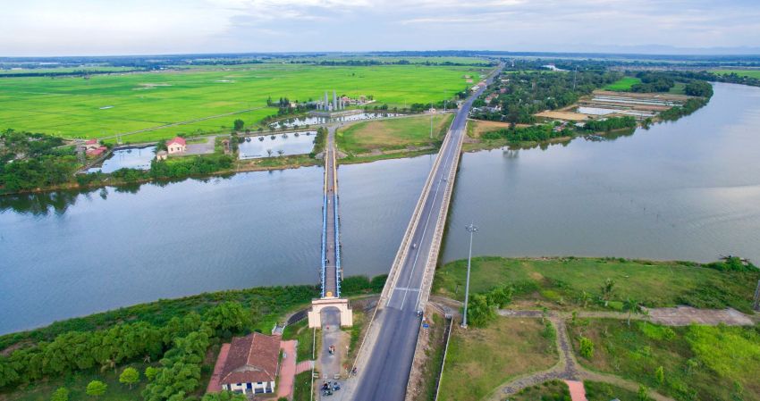 Hien Luong Bridge