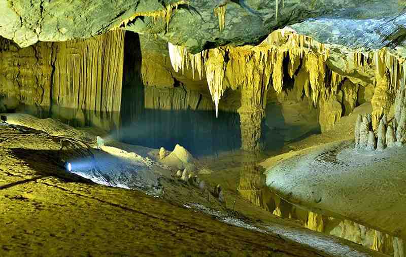 Paradise Cave - Thien Duong Cave