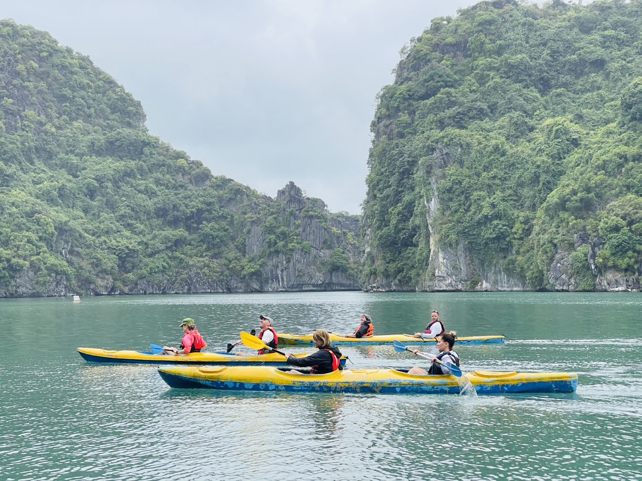 Halong kayaking
