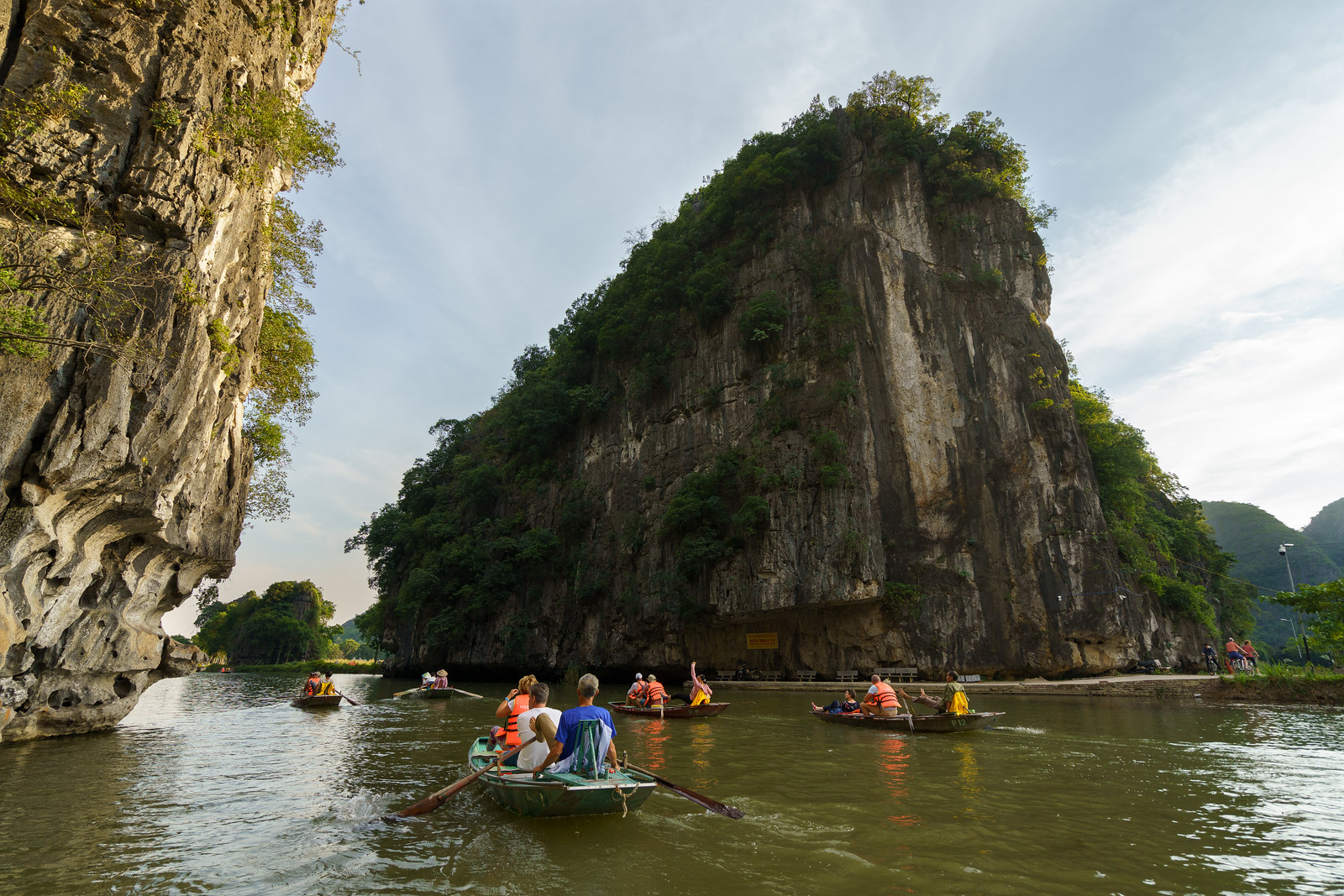 rowing boat trip in Tam Coc