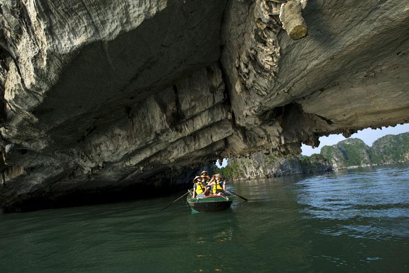 Sampan Boat to Cave