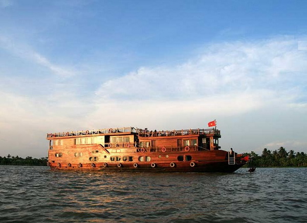 Cai Be - Can Tho cruise on Mekong Eyes 2 days
