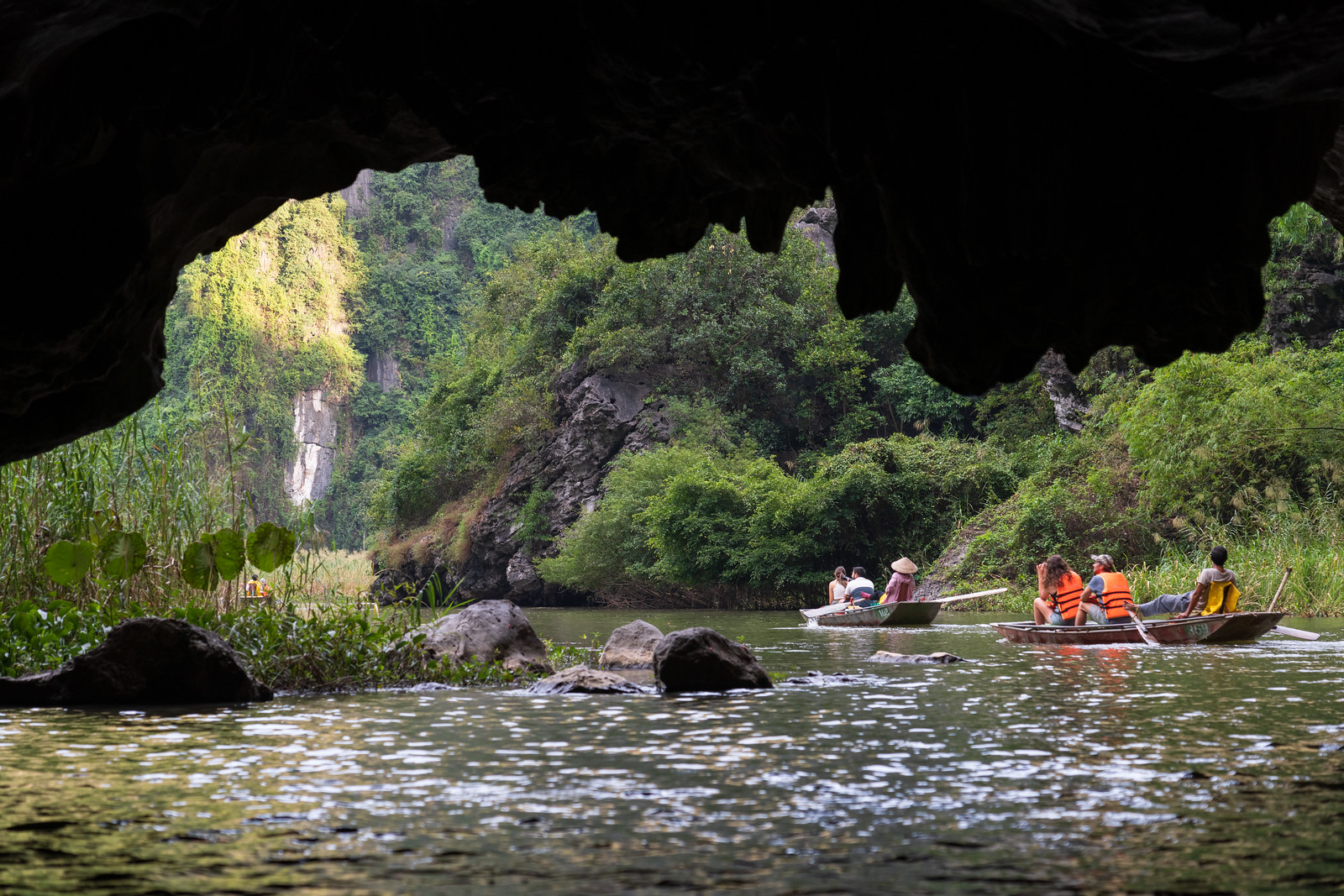 rowing boat trip in Tam Coc