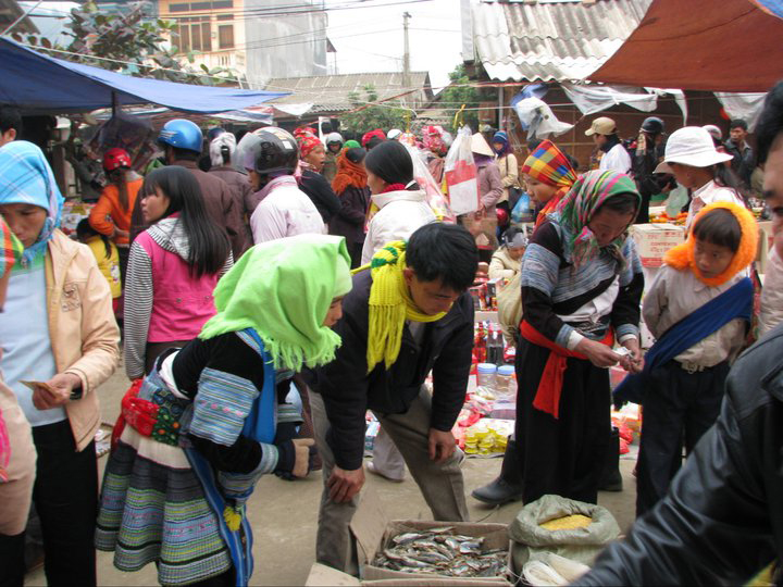 Muong Hum Market