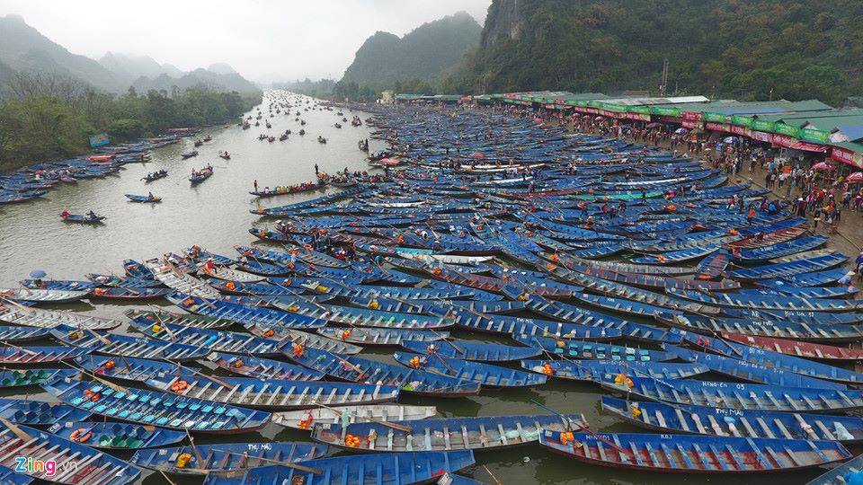 Boats in Yen River