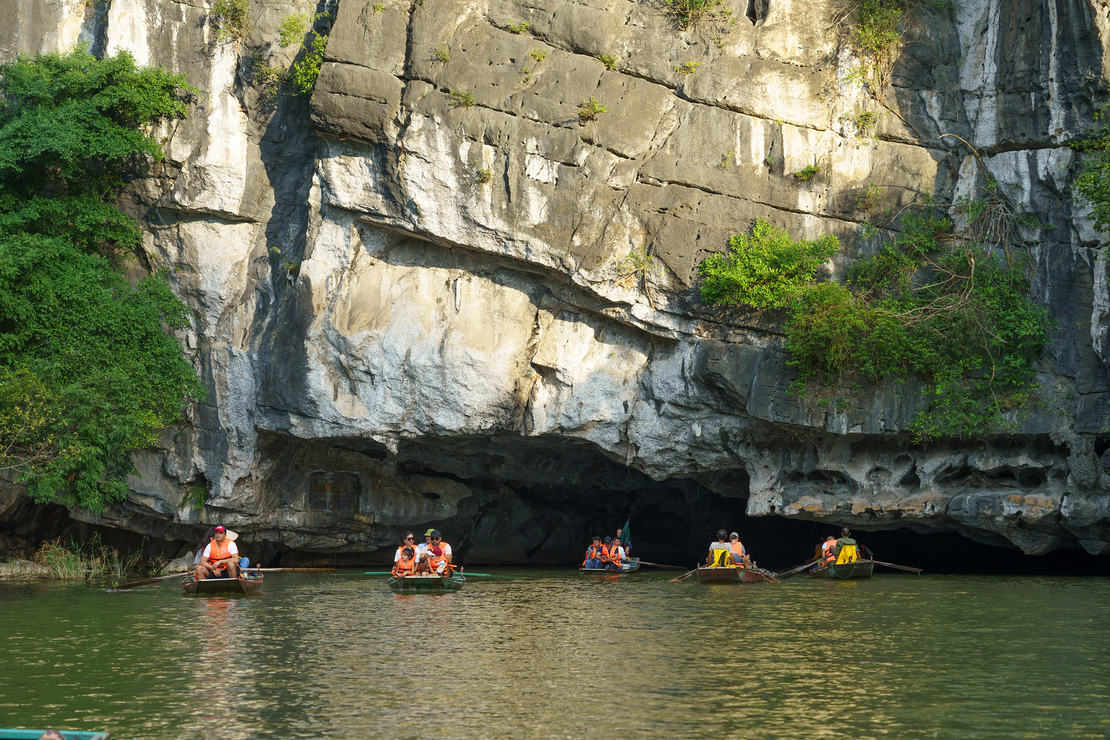 rowing boat trip in Tam Coc