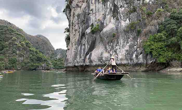 Sampan rowing