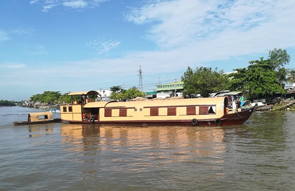 Life on The River from Cai Be to Can Tho by Private Song Xanh Sampan 2 Days