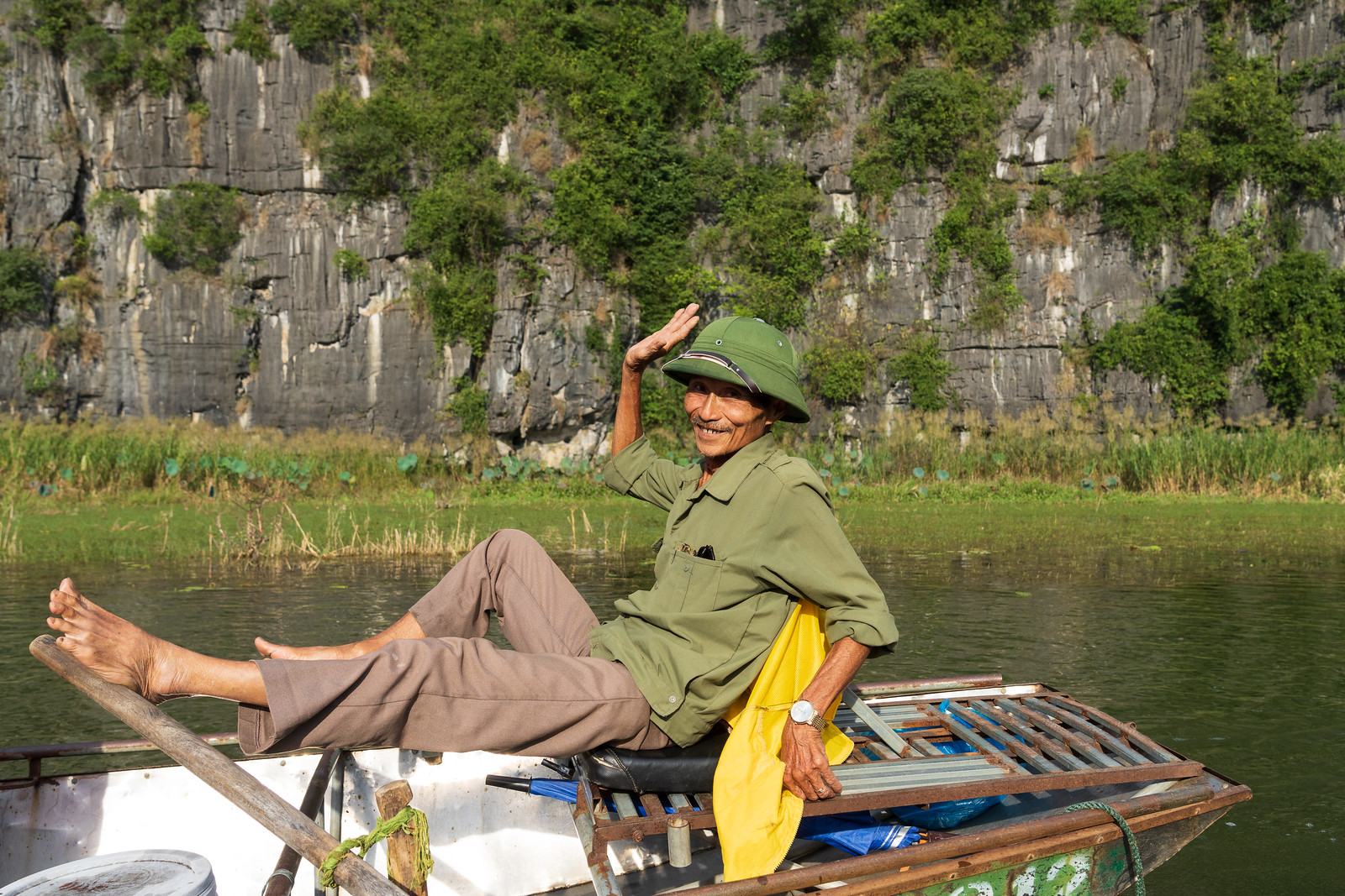 rowing boat trip in Tam Coc