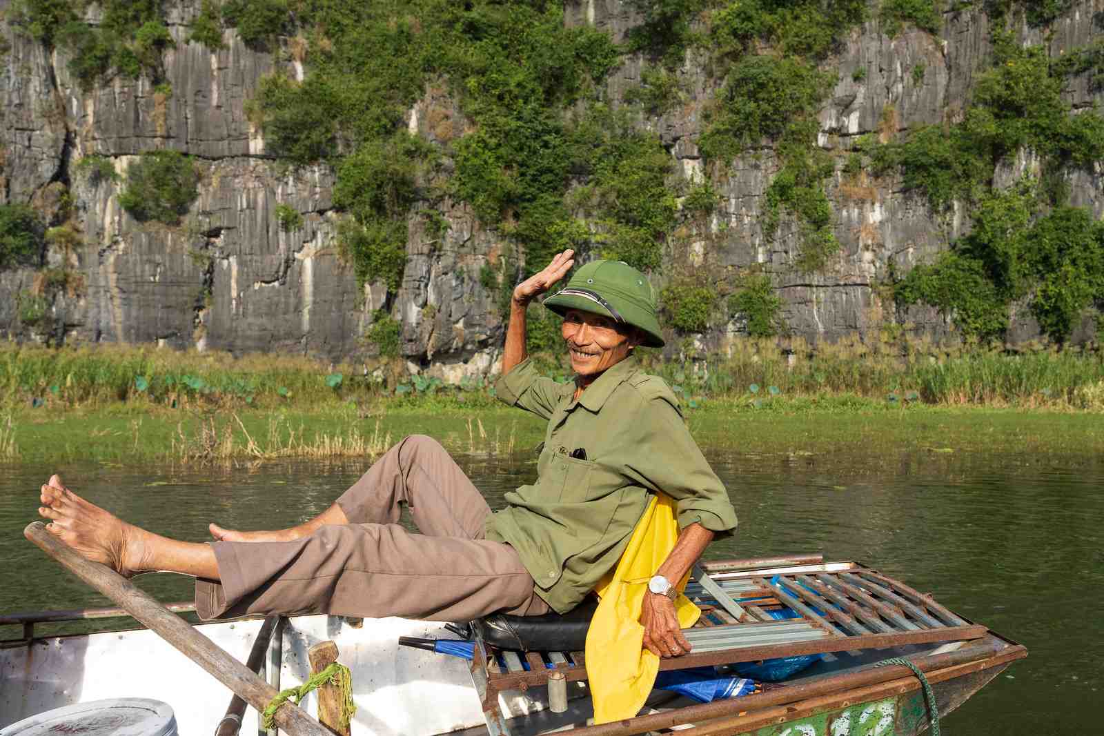 rowing boat trip in Tam Coc