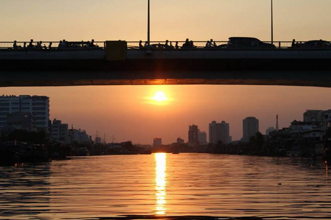 Ho Chi Minh City Sunset in Sai Gon River by Speed Boat