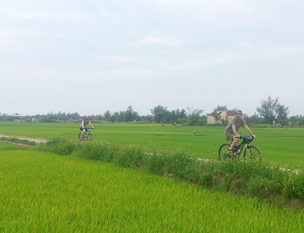 Tra Que Biking tour