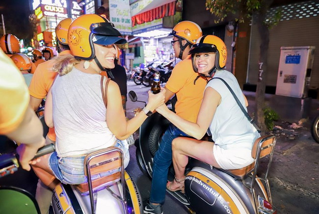 Saigon Vespa Tour with Street foods