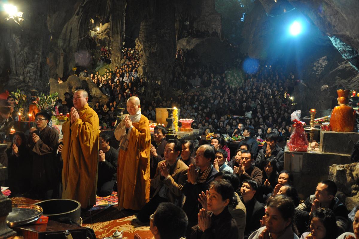 Perfume Pagoda Full Day Tour