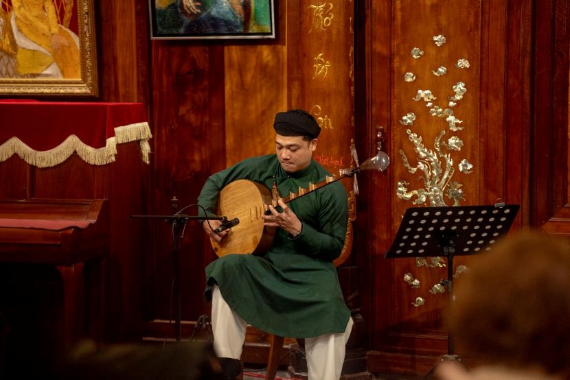 Traditional performance on the train
