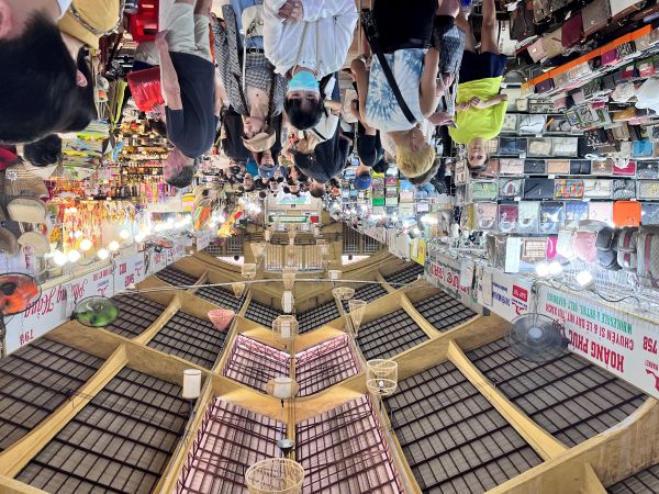 Stores in Ben Thanh market